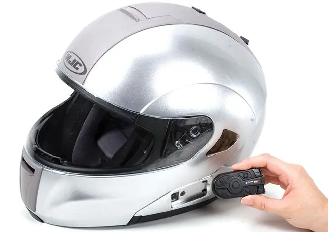 Шлем, подготовленный для установки коммуникатора