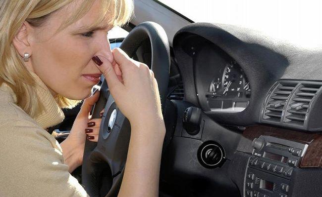 Как удалить запах в салоне автомобиля