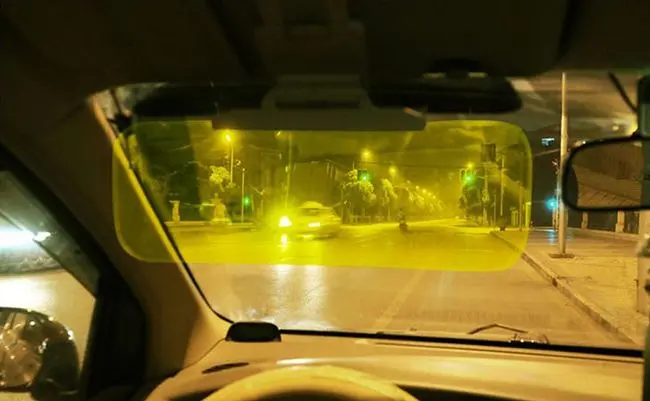 Вид из машины в ночное время